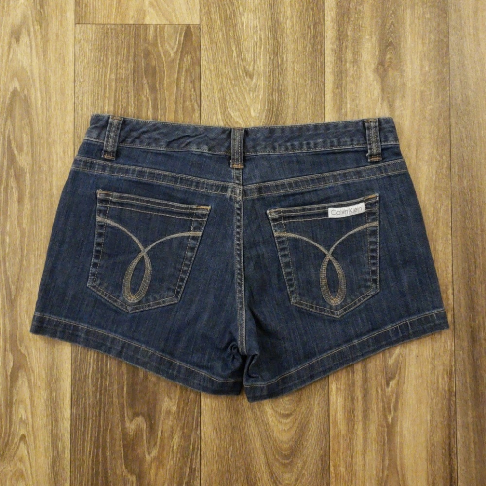 3/$30 Calvin Klein Jeans 3 Inch Medium Wash Short - Picture 5 of 5